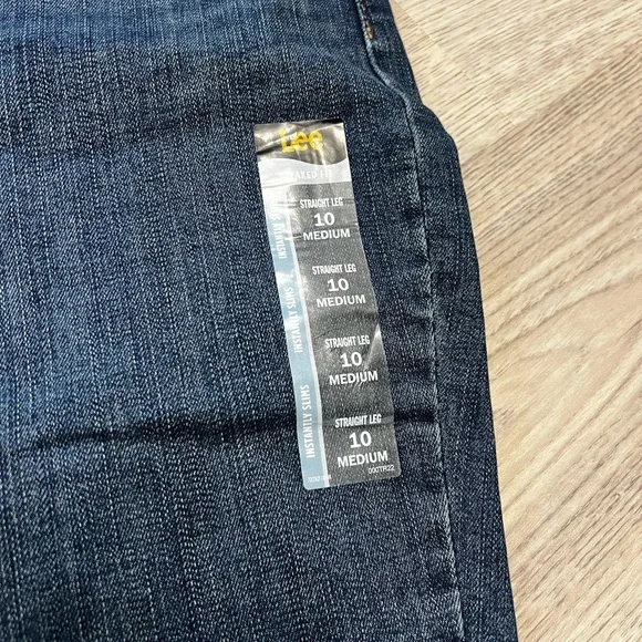 Lee WOMEN'S INSTANTLY SLIMS RELAXED FIT STRAIGHT LEG JEAN size 10 - Picture 2 of 7